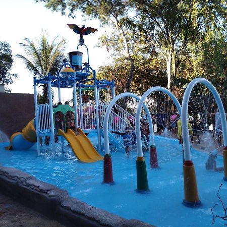 Aldeia Do Lago C204- Com Cozinha , Churrasqueira E Bebidas Liberadas No Parque Aquatico, Internet Banda Larga, Ponto Recarga De Carro Eletrico Caldas Novas Εξωτερικό φωτογραφία